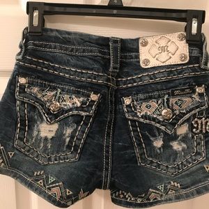 Miss Me embroidered jean shorts size 25